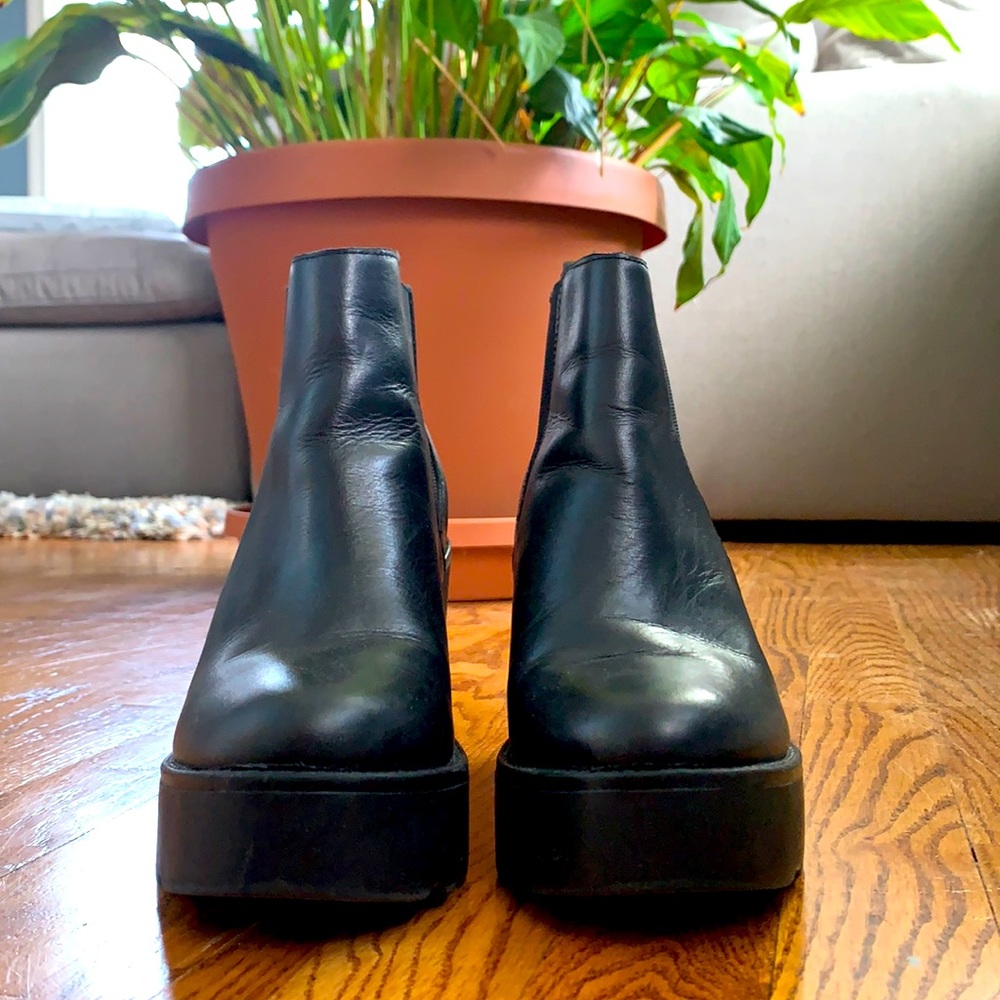 Steve Madden Chunky Black Leather Greta Boot